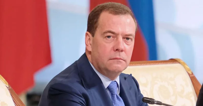 “Avropa ölkələri heyvanlar kimi qurbanlıqdan öncə qorxudan titrəməlidir“ Medvedev