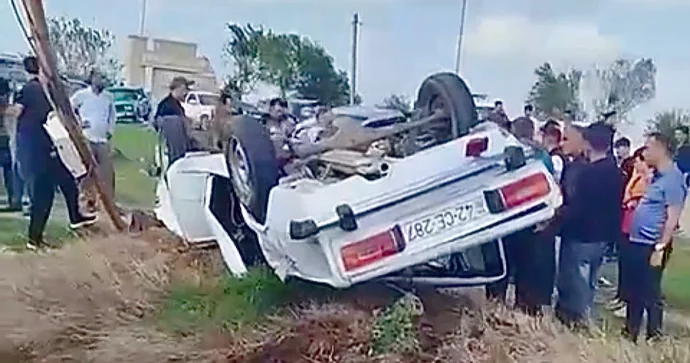 İdarəetmədən çıxan “VAZ” aşdı, sürücü və sərnişin xəstəxanalıq oldu VİDEO