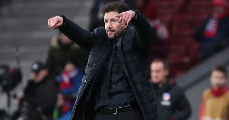 Simeone özündən çıxdı