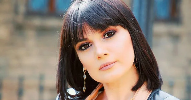 “Bəzən susmaq məsafə qoymaqdır“