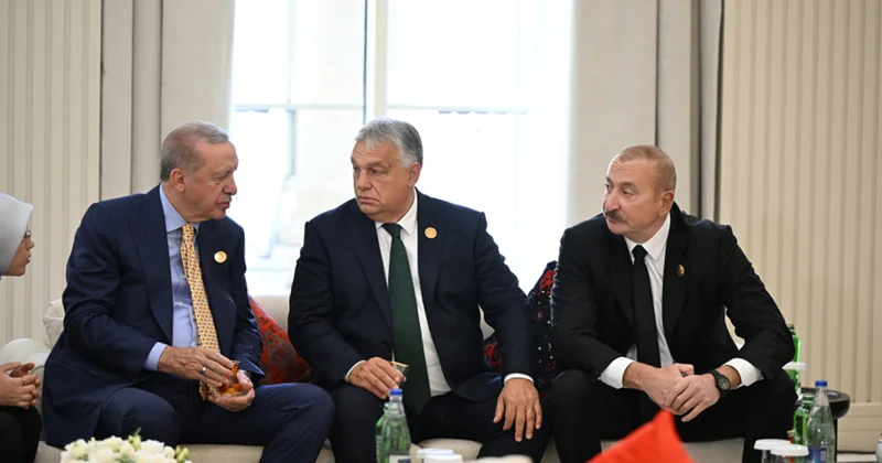 Liderlər çay süfrəsi arxasında Fotolar