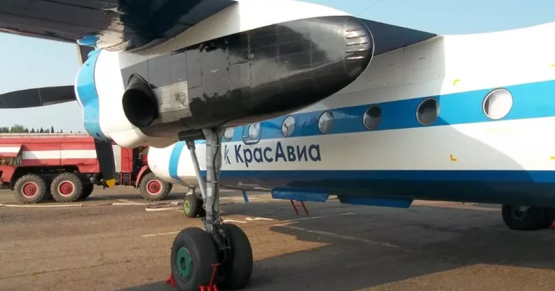 В Красноярске самолет приземлился с разбитым стеклом кабины
