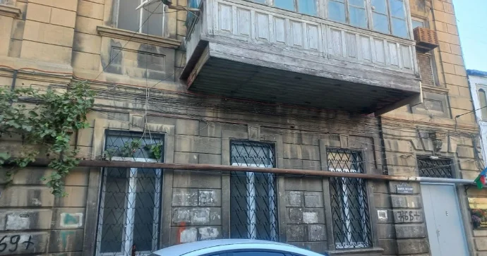 “Sovetski”də 1876 cı ilə aid olduğu deyilən bina sökülür? VƏTƏNDAŞ ŞİKAYƏTi FOTO