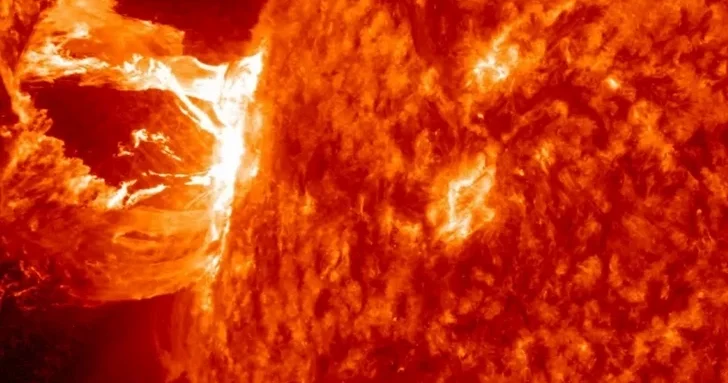 К Земле приближается облако солнечной плазмы
