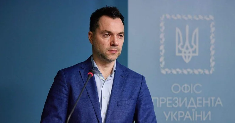 Арестович ответил Собчак на вопрос о переобувании Minval Politika