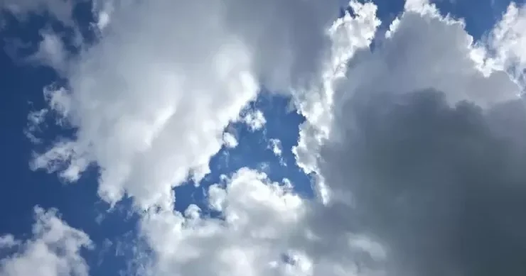 Niyə gündüz səma mavi, gün batanda qırmızıya çevrilir: fenomenin sadə izahı