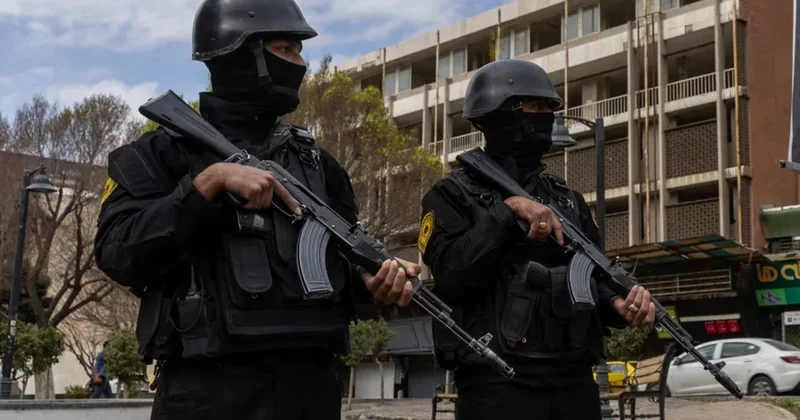 İranda polis idarəsinə silahlıl hücum olub, ölən və yaralananlar var