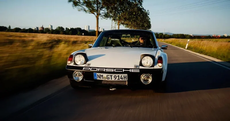 Редкий спорткар Porsche пустили с молотка ФОТО
