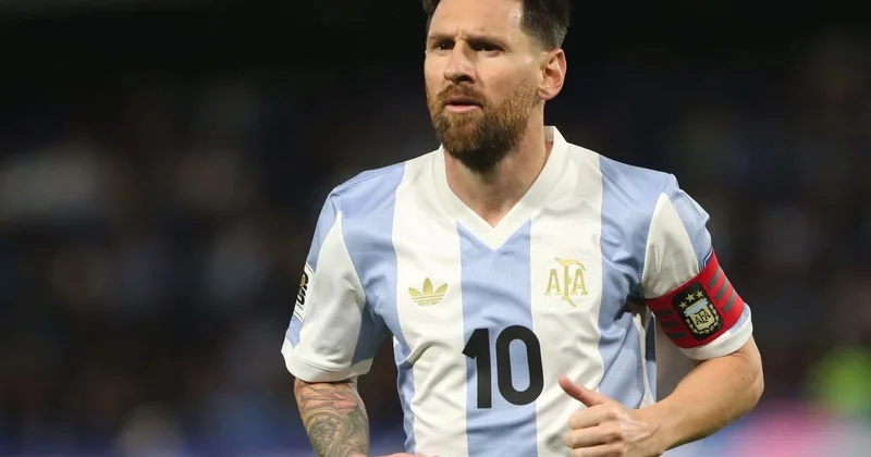 Messi Argentina millisində 126 cı qolunu vurdu, Ronaldo 146 qolla öndədir