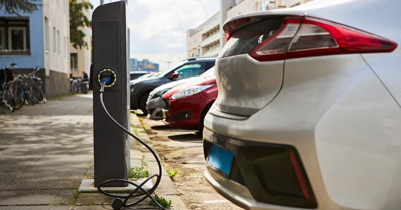 Aİ də yeni nəqliyyat vasitələrinin satışlarında elektrikli avtomobillərin payı 22 faizə yüksəlib