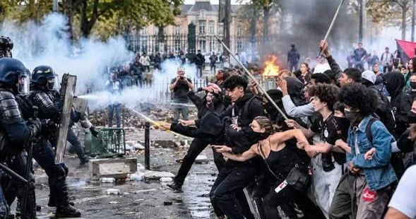 Məktəblilər Parisi “PARTLADIR” Etirazlar Fransadakı hansı rəzillikləri ÜZƏ ÇIXARDI?