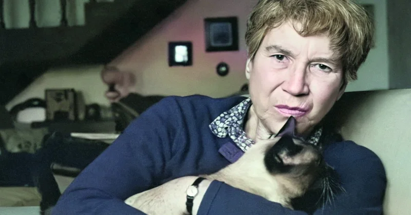 Əgər xoşbəxtlik deyilən bir şey varsa... Sürgündə yazan italyan yazıçı Natalia Ginzburq kim idi?