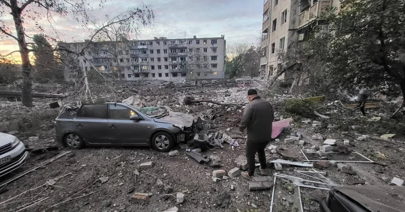 Ukraynaya kütləvi zərbələr: Kiyevdə ölənlər var, Kremençukda yaşayış məhəlləsinə zərbə dəyib FOTO/VİDEO