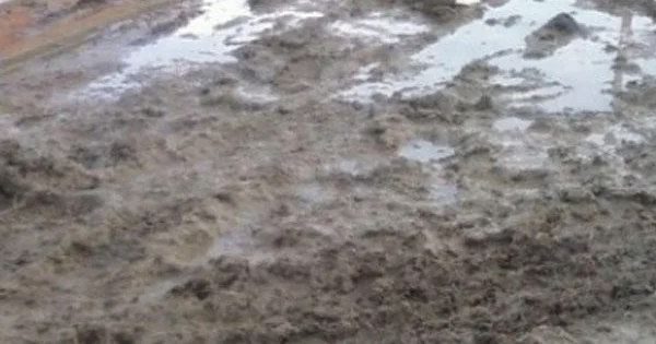 Sakinlərin öz hesabına düzəltdiyi yol yenidən qazıldı