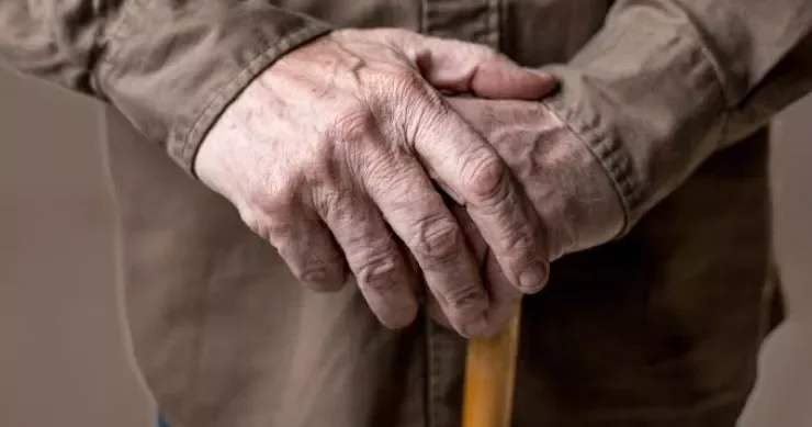 Parkinson olan əmisini pula görə öldürdü