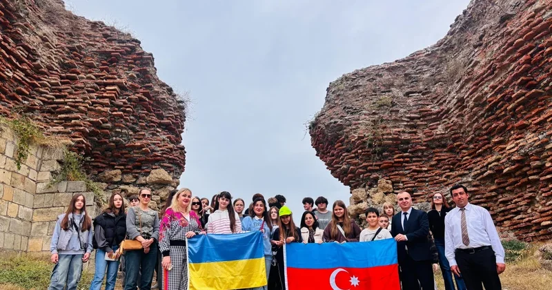 Украинские дети посетили исторические достопримечательности Азербайджана