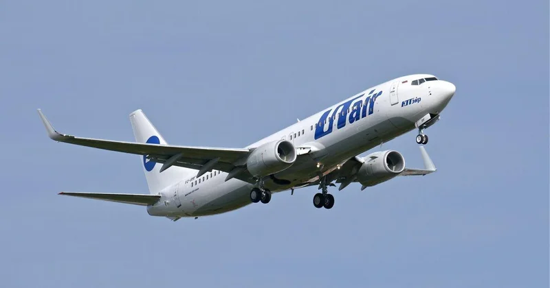 Смартфон вспыхнул в руках пассажира на борту Utair