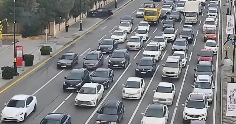 В Баку ограничат движение на одном из участков дороги