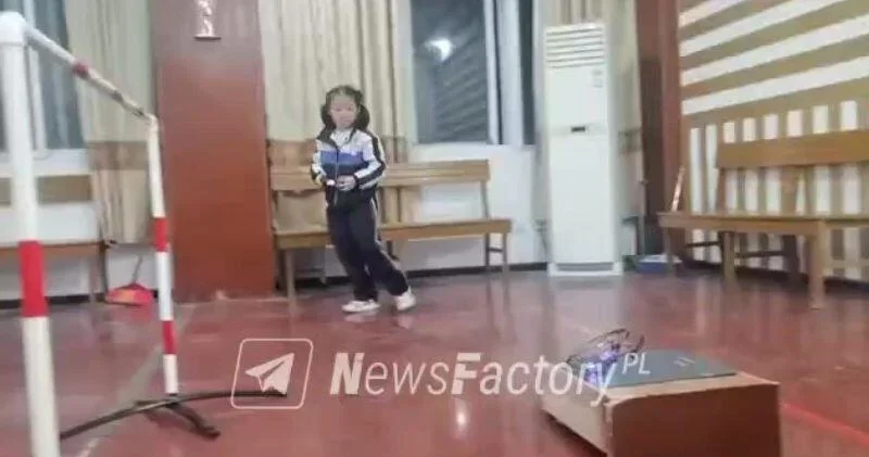 В школах Китая начали обучать управлению дронами ВИДЕО