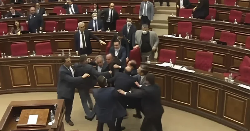 Ermənistanda 6 deputat köməkçisi cəzalandırıldı