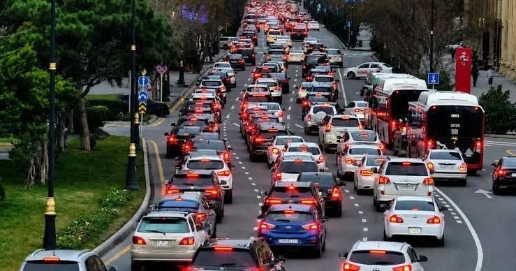 Dəyişən iş qrafiki tıxacları azalda bilmədi Yeni TƏKLİF GÜNDƏMDƏ