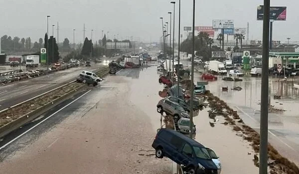 Valensiyada 39 km uzunluğunda tıxac YARANDI