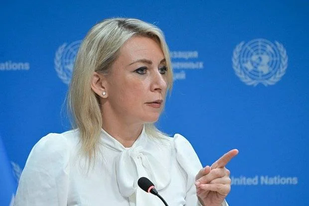 Zaxarova bu ölkəni banan respublikası adlandırdı