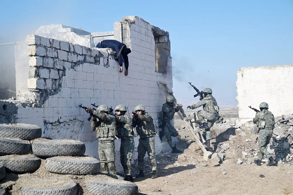 Müdafiə Nazirliyinin rəhbərliyi hərbi polis bölməsində olub