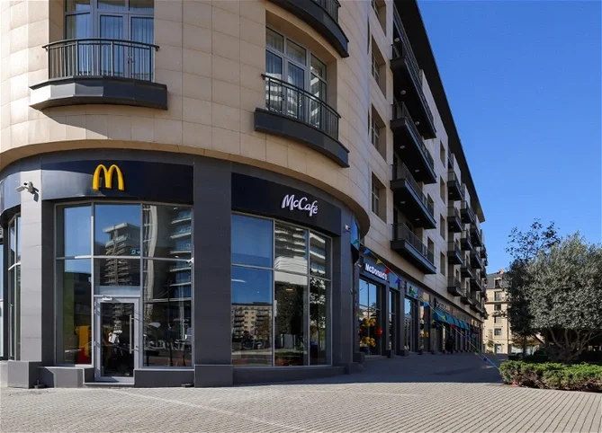 Ağ Şəhərdə McDonalds Azərbaycanın yeni restoranının açılışı olub Xəbər saytı Son xəbərlər və Hadisələr