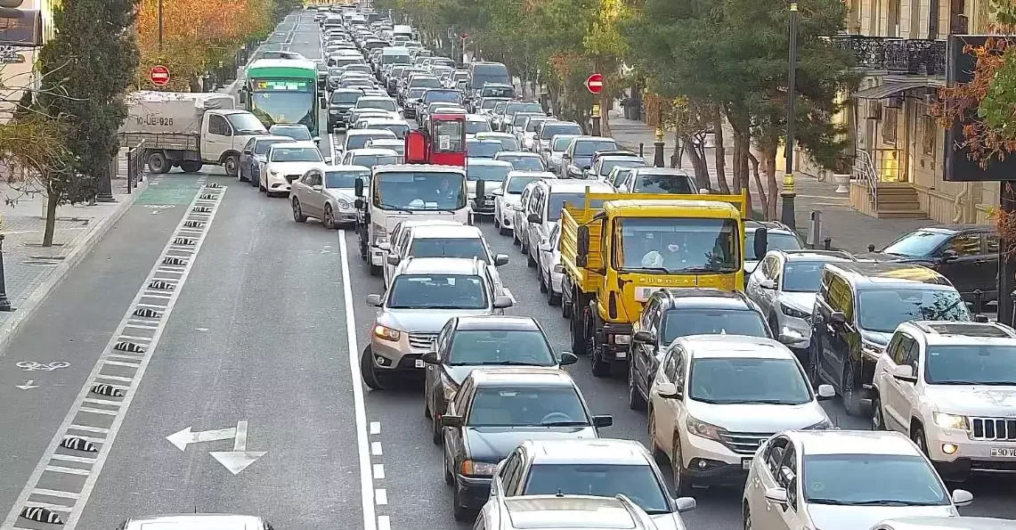 Bakıda hazırda sıxlıq müşahidə olunan yollar açıqlanıb