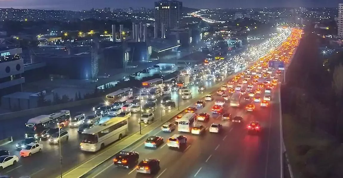 Bakıda sıxlıq olan yollar açıqlanıb