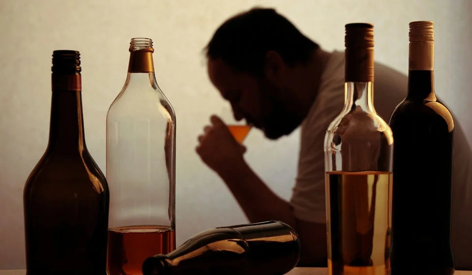 Alkoqolizmin ilk 7 əlaməti Narkoloqdan açıqlama Yeni Sabah