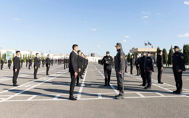 Vilayət Eyvazov sıra baxışı keçirdi