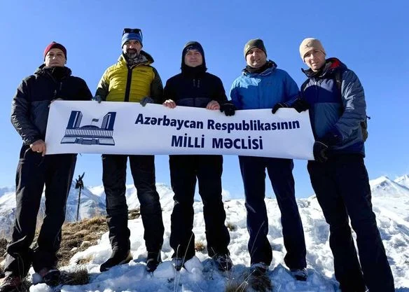 Milli Məclisin deputatları və parlament Aparatının əməkdaşları “Xarıbülbül zirvəsi”nə yürüş ediblər