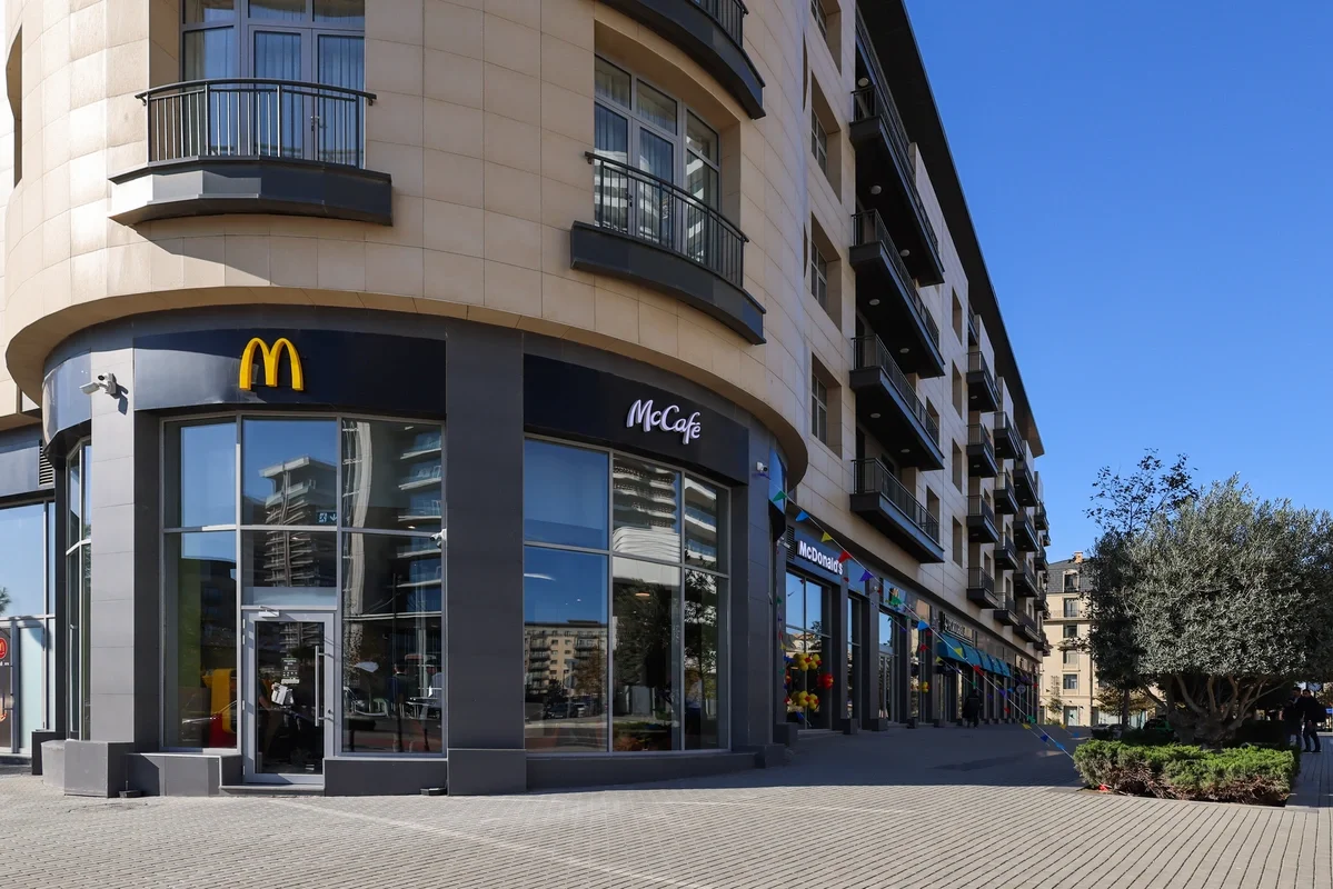 Ağ Şəhərdə McDonalds Azərbaycanın yeni restoranının açılışı olub