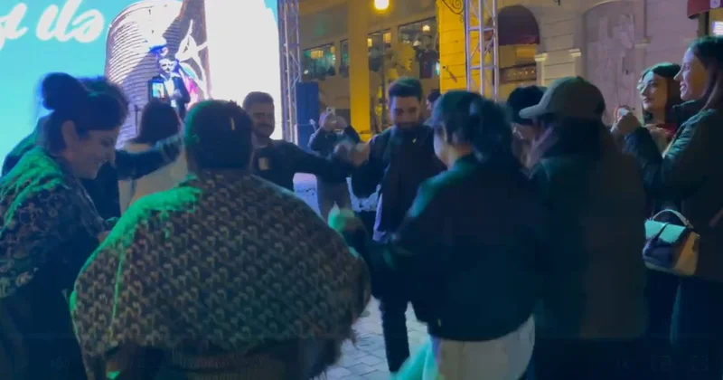 İçərişəhərdəki turistlər Zəfər Gününü belə QEYD ETDİLƏR VİDEO