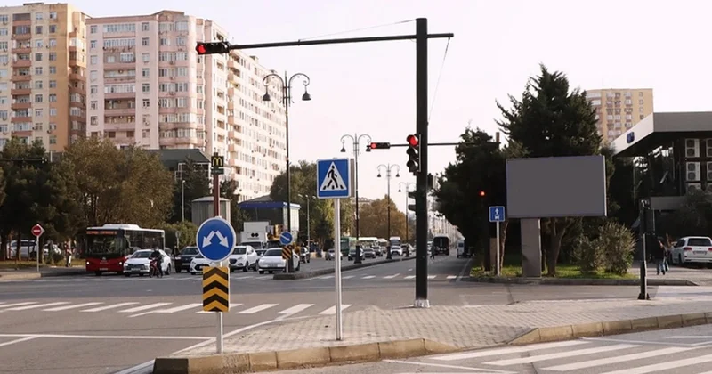 Bu yolda yeni piyada keçidləri və panduslar təşkil olundu