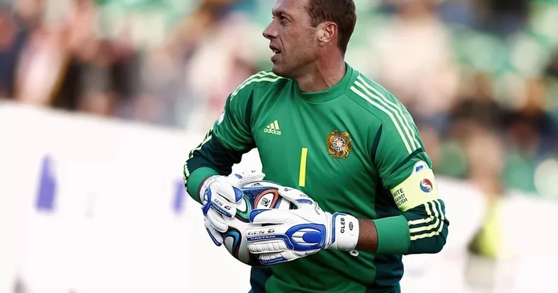 Erməni futbolçu Qarabağ Çelsi oyunu haqda görün nələr dedi...