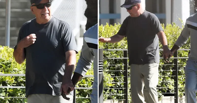 Brüs Uillis çimərlikdə görüntüləndi Fotolar