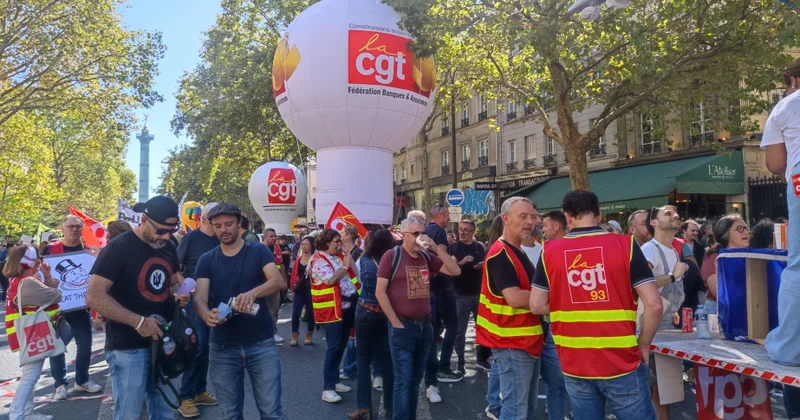 Fransada həmkarlar ittifaqları 2026 cı il büdcəsi əleyhinə tətilə çağırış edir