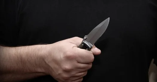 Bakıda qadın gözəllik salonunda tanışı tərəfindən bıçaqlanıb