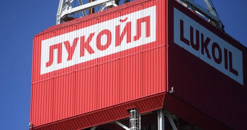 Песков о санкциях против Лукойла