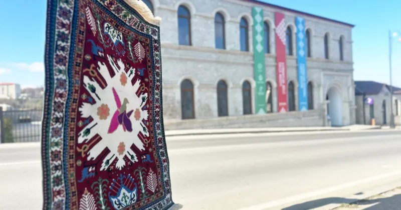 Шушинскому музею передали сотканный тысячами людей ковер Челеби ФОТО