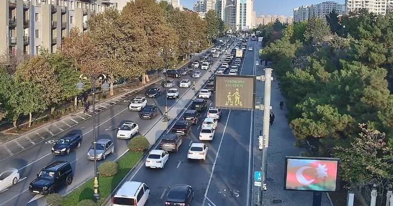 Paytaxtın bu küçələrində sıxlıq var SİYAHI