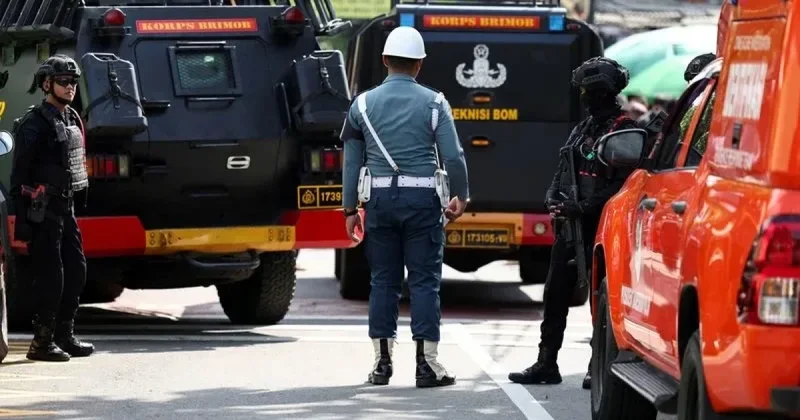 İndoneziyada məsciddə partlayış olub, 54 nəfər yaralanıb