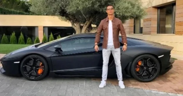 Ən lüks avtomobilləri alır: Amma sürmür