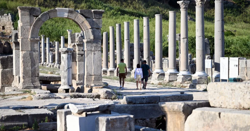 Oktyabr ayında Antalyanı rekord sayda turist ziyarət edib