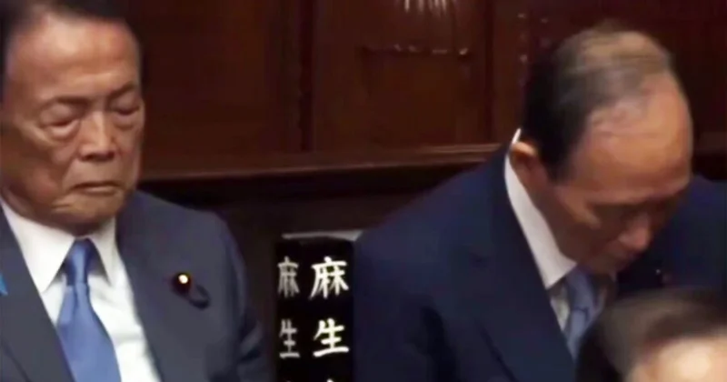 Sələfləri Yaponiyanın yeni baş nazirinin çıxışı zamanı yuxulayıb