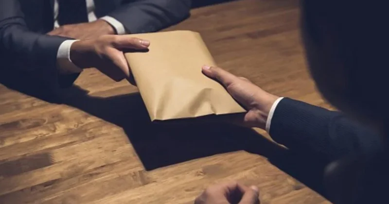 Saxta rəy üçün 25 min rüşvət istəyibmiş