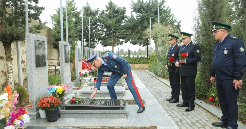 Dövlət Gömrük Komitəsinin Tibbi Xidmət İdarəsinin nümayəndə heyəti şəhidləri ziyarət edib